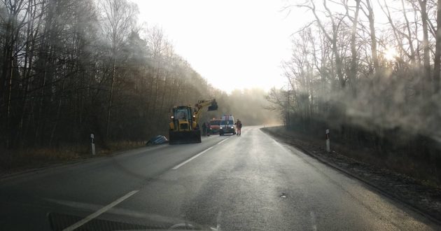 Pagėgiai-Mikytai kelyje slidu - griovyje atsidūrė Škoda