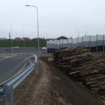 Kelio Klaipėda-Vilnius rekonstrukcijos metu ties PC "Mega" išversti medžiai parduodami aukcione