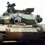 Rusijos vairuotojas nufilmavo, kaip kelią kerta tankas