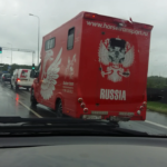 Lietuvos keliuose neįprastas automobilis su panašia į Rusijos simbolika.(video)