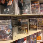 Kol Lietuvos valdžia grumiasi su Kremliaus propaganda, "Maxsima" prekiauja DVD filmais iš Rusijos