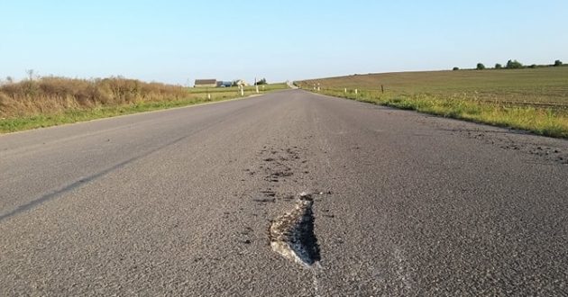 Nespėjusį ataušti asfaltą Kauno rajone "suarė"