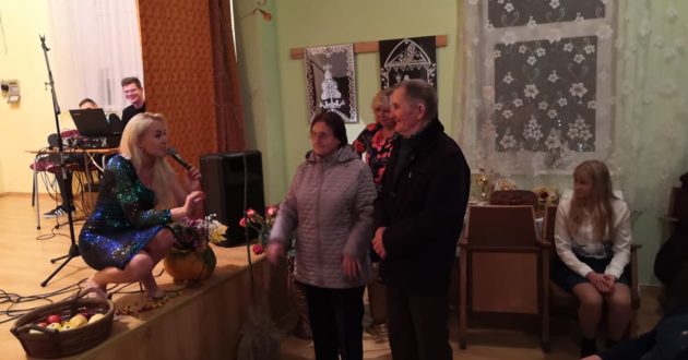 D.Gutauskienės-Laisvos  koncerte Čekiškėje buvo pagerbta 57 metus santuokoje gyvenanti pora