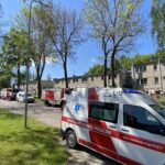 Kauno rajone – operatyvus tarnybų suvažiavimas: daugiabučio rūsyje kilo gaisras