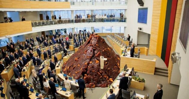 Seimas pirks rankų darbo obuolių sūrio ir saldainių